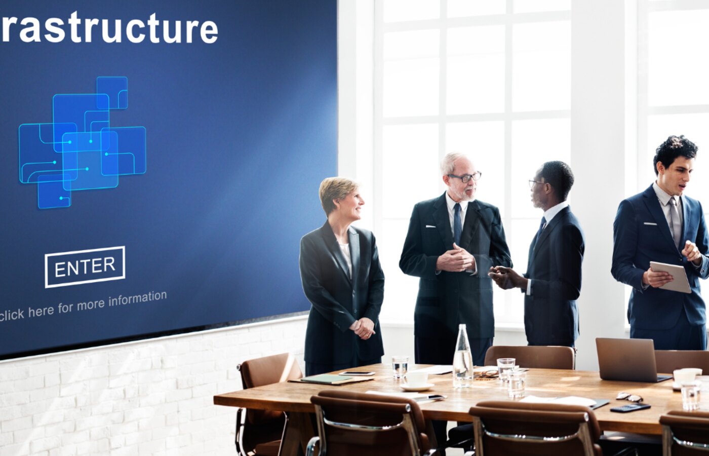 Ceiling microphone coverage over a meeting table